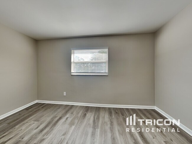 Building Photo - 92 Ventura Dr