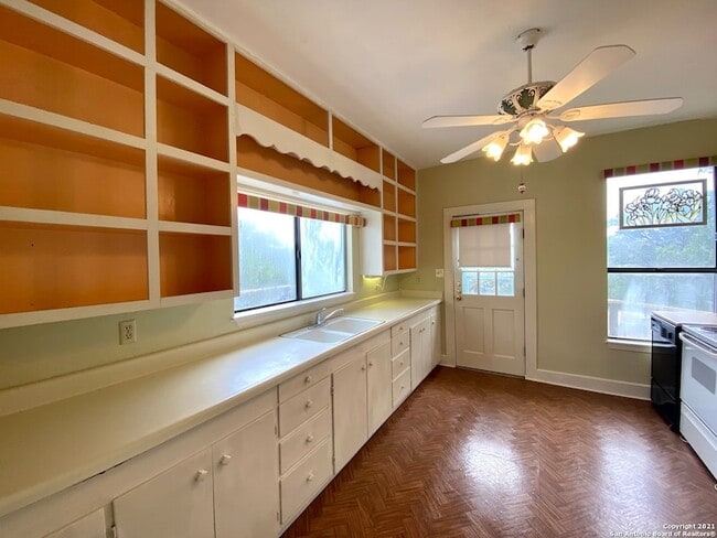 Building Photo - 489 Deer Creek W