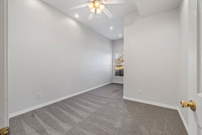 Building Photo - Brookshire 1325/1327