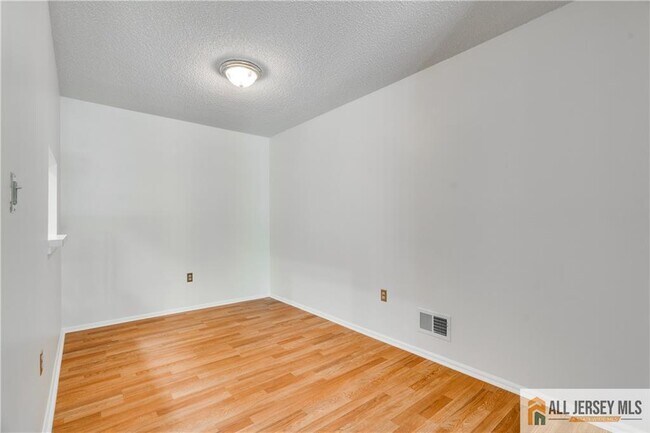 Building Photo - 35 Brighton Way