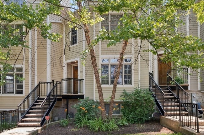 Building Photo - 3252 Thayer St