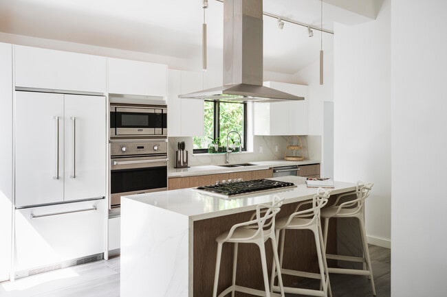 Building Photo - 259 N Coconut Ln