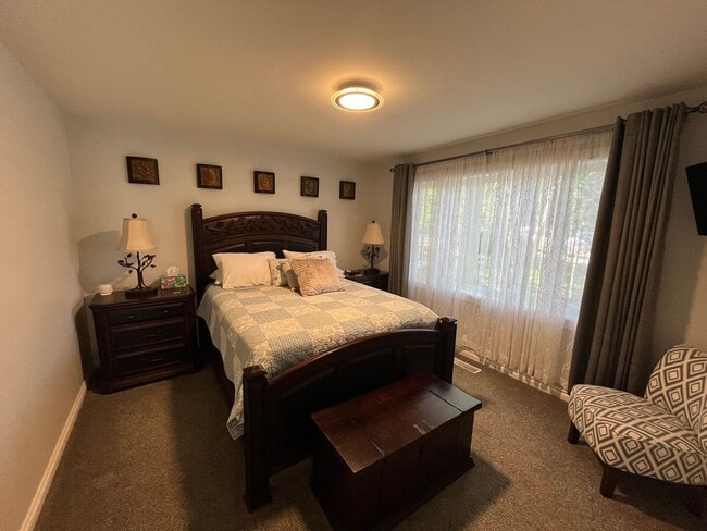 Building Photo - 2 Bed 2 Bath Unfurnished Golf Course Townhouse