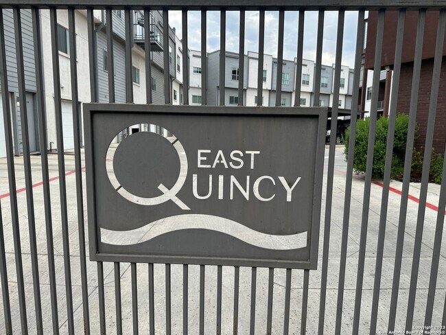 Building Photo - 1130 E Quincy St