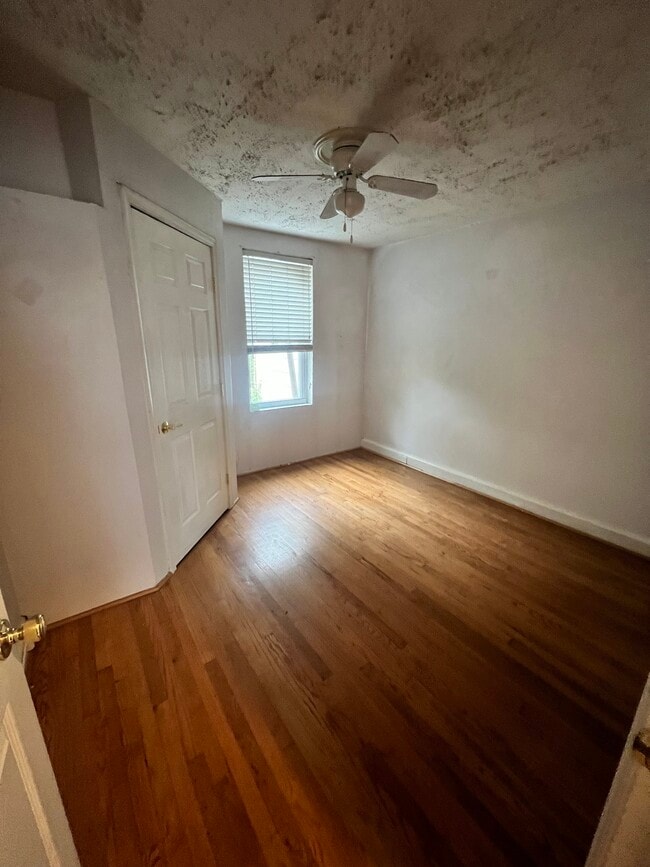 Building Photo - 228 Parker St NE