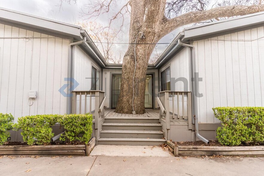 Building Photo - 703 Nelray Blvd