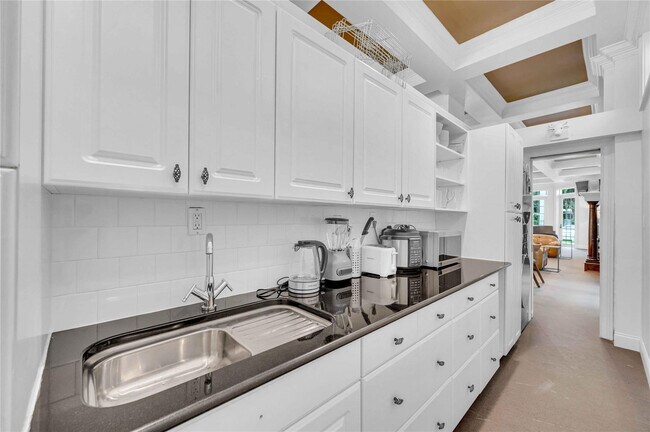 Building Photo - 1317 Middle River Dr