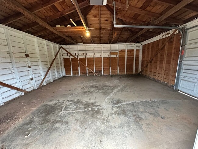 Building Photo - 2521 Sunnybrook Dr