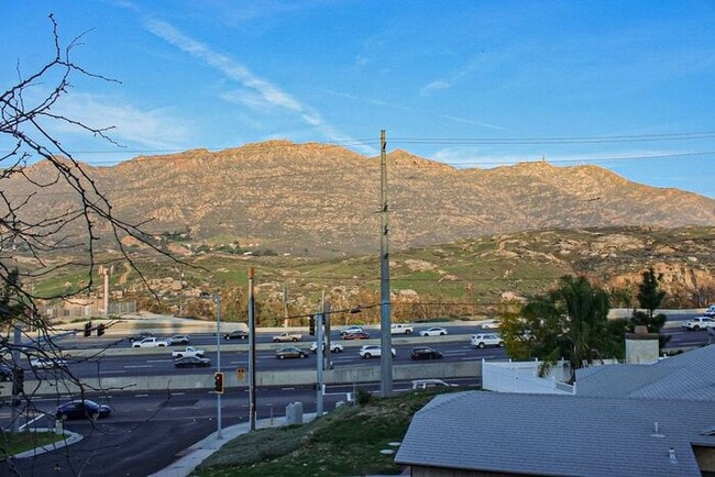 Building Photo - Modern 3 Bed Home for Rent in Riverside CA 92507 Garage Available