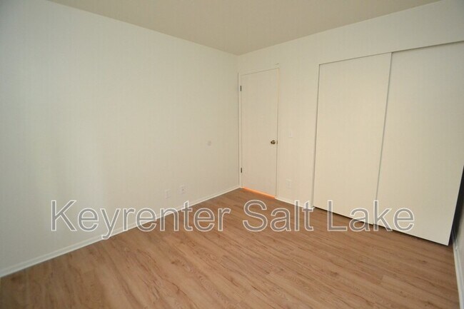 Building Photo - 6877 Countrywoods Cir