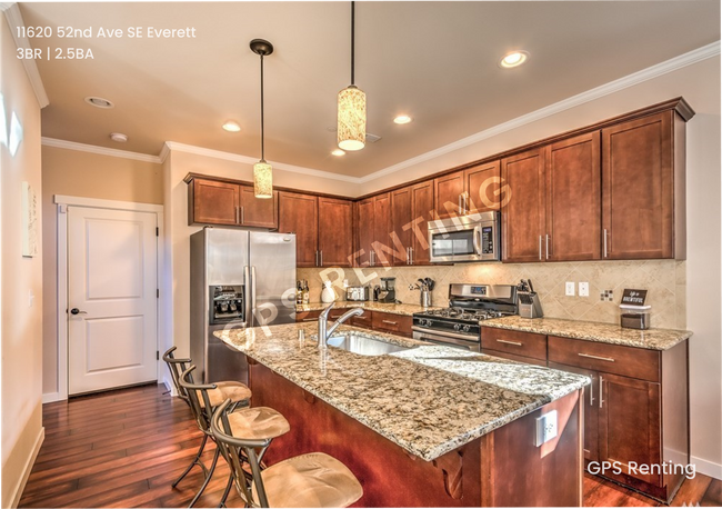 Building Photo - Stylish And Sleek Everett Home On A Quiet ...