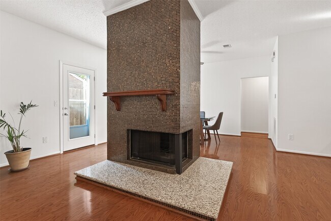 Building Photo - 1506 Apple Park Dr