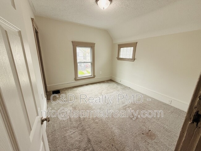 Building Photo - 2115 W 105th St