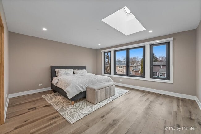 Building Photo - 154 Oak St