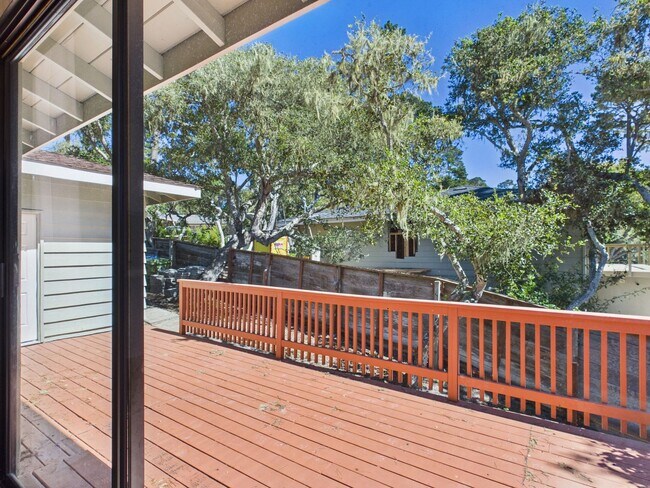 Building Photo - 4 Bedroom family home in Pebble Beach