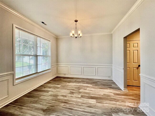 Building Photo - 5717 Lindley Crescent Dr