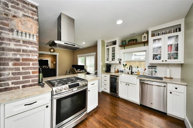 Building Photo - 311 Cosmos St