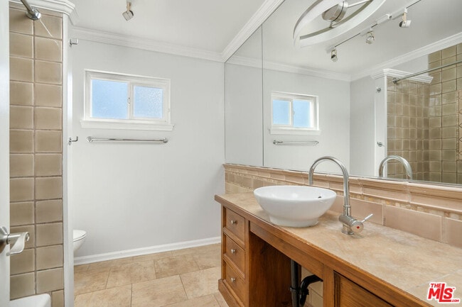 Building Photo - 11138 Aqua Vista St