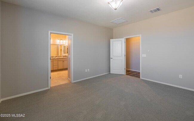 Building Photo - 10324 S Barlow Way