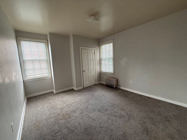 Building Photo - 128 S West St