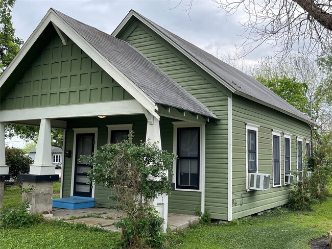 Building Photo - 207 S 1st St