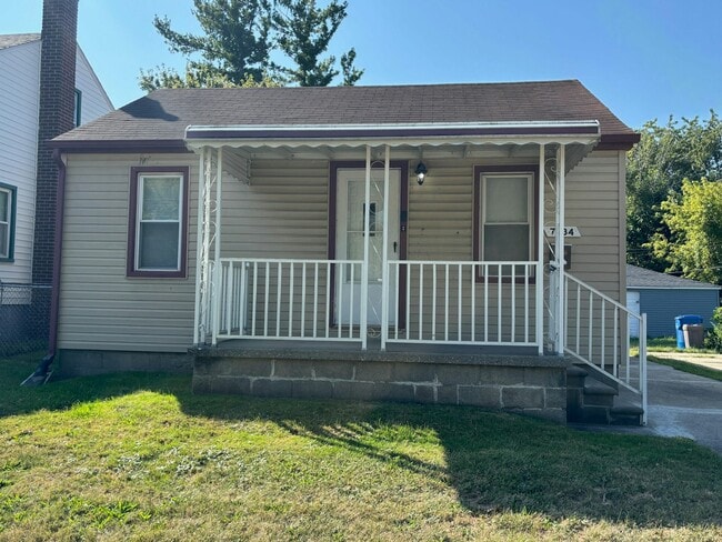 Primary Photo - 7034 Yacht Ave