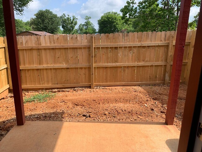 Building Photo - Spring Break Special - Move in NOW!!! and stay one month free