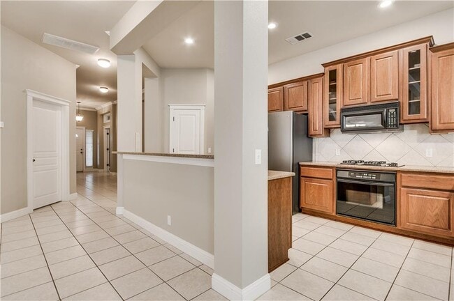 Building Photo - 9512 Hopeland Dr