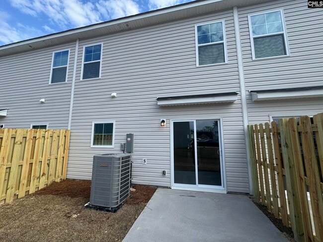 Building Photo - 127 Carr Ln