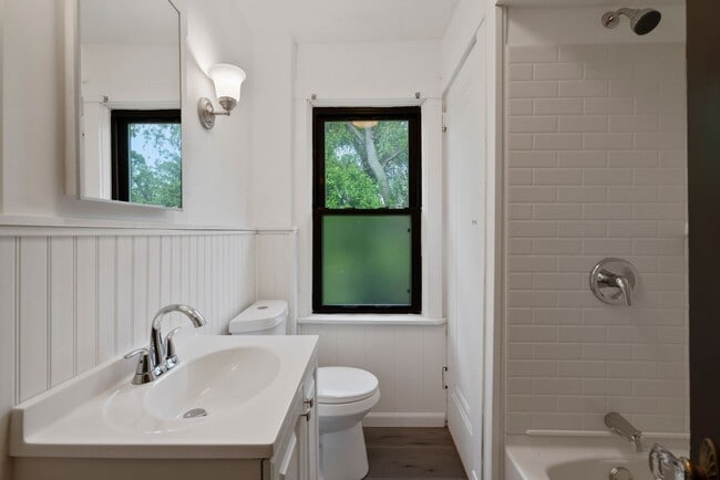 Building Photo - 3 bed 1 bathroom - central air, outdoor sp...
