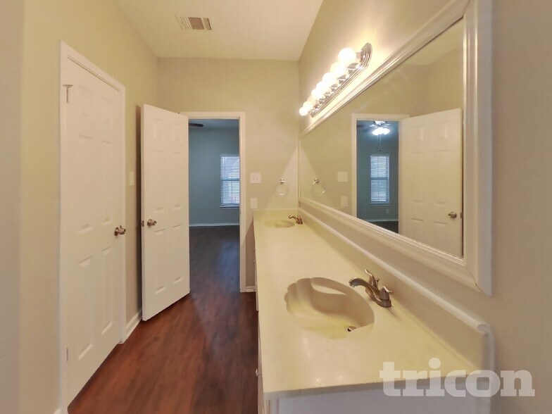 Building Photo - 8035 Dove Trail Dr