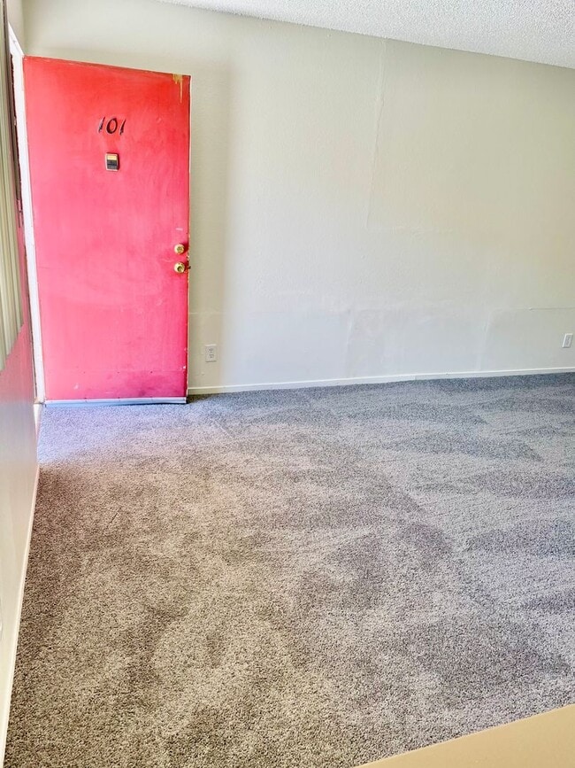 Building Photo - Studio Apartment on Las Vegas Strip - Close to all of the Excitement & More!!