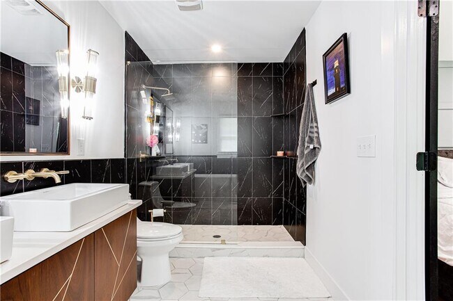 Building Photo - 2047 Seavey Dr