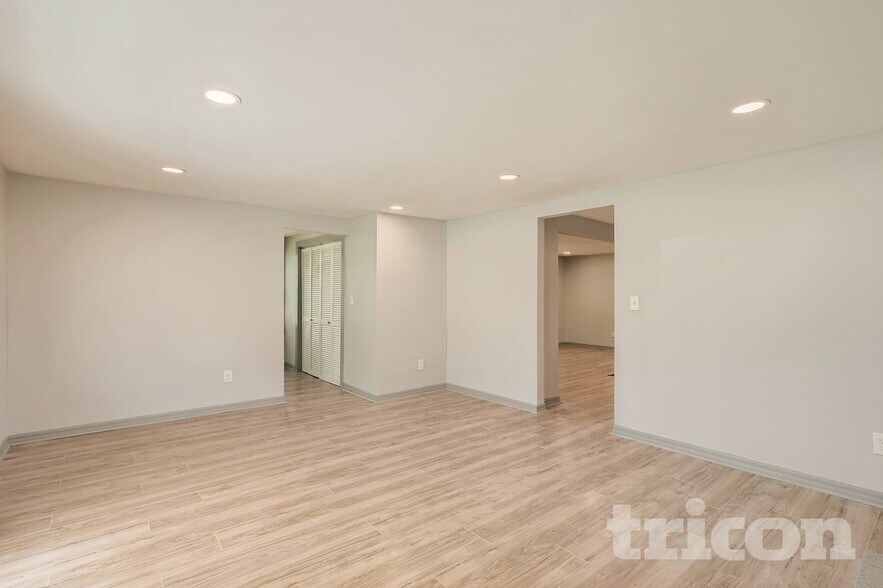 Building Photo - 11 Swan Dr