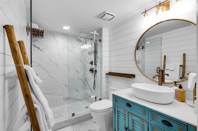 Building Photo - 1155 Brickell Bay Dr