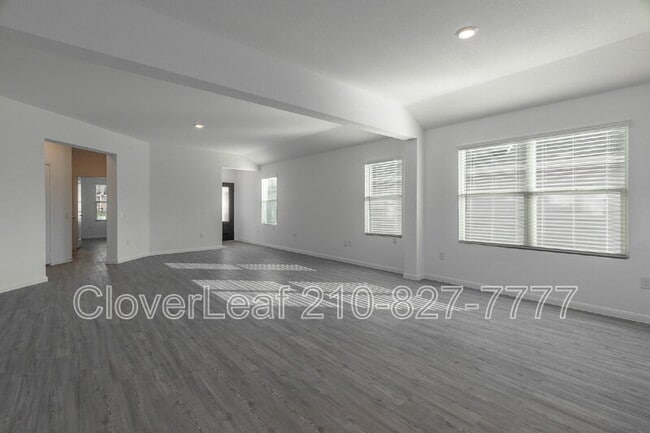 Building Photo - 706 Red Fld Wy