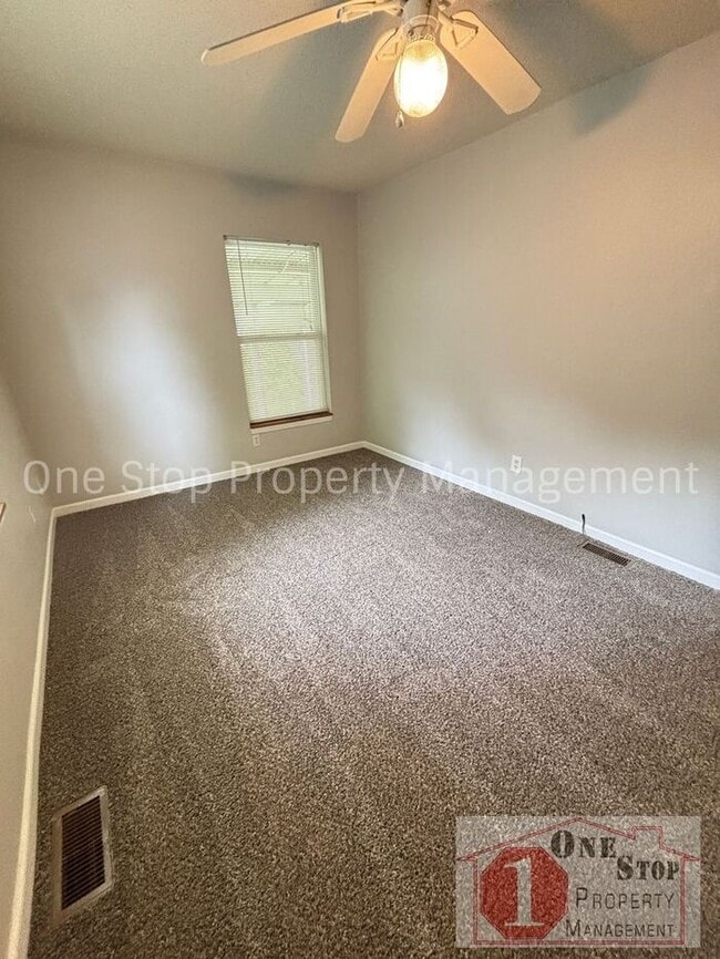 Building Photo - 2 Bedroom, 1.5 Bathroom Home in Independen...