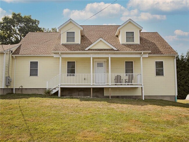 Primary Photo - 51 Newport Ave