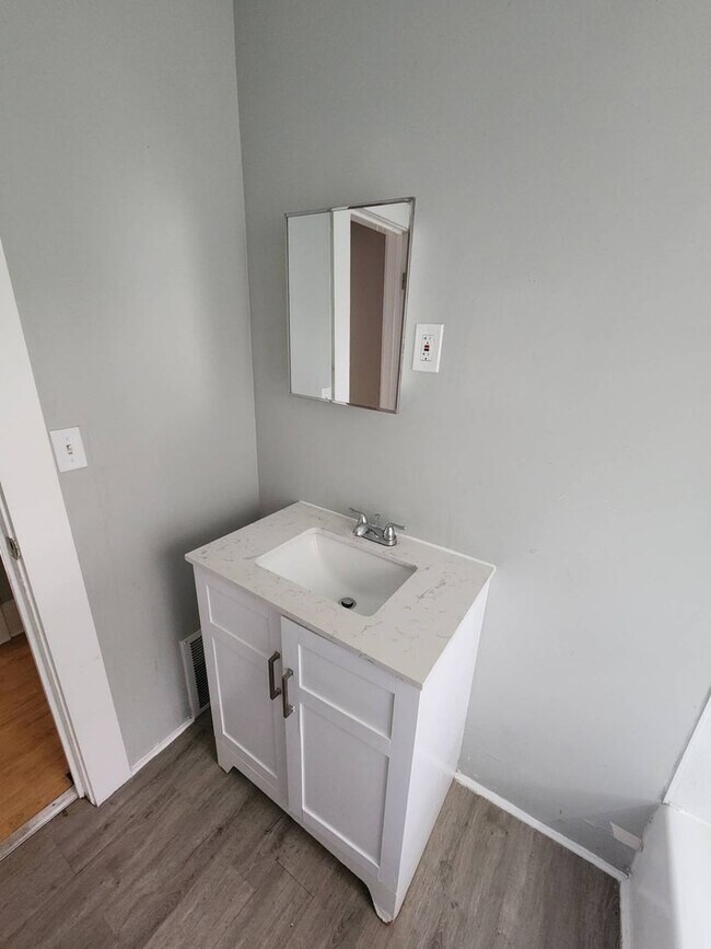 Building Photo - 13302 Ferris Ave