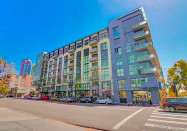 Building Photo - 527 Tenth Ave