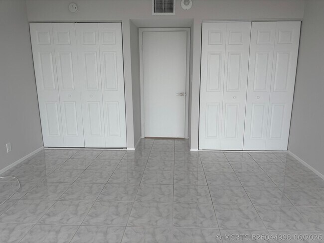 Building Photo - 4280 Galt Ocean Dr