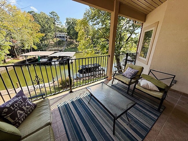 Building Photo - Lakefront Condo for Rent in Hot Springs