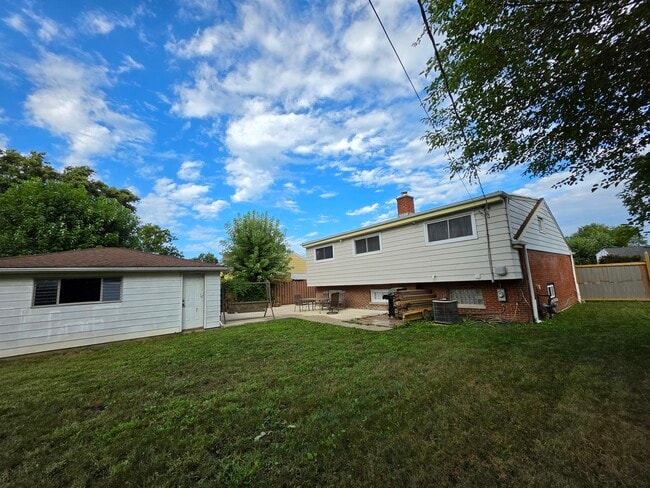Building Photo - 9104 Oleander Ave