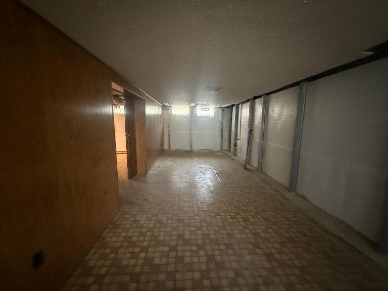 Building Photo - 13583 Shady Oak Blvd