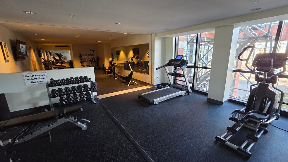 Building Photo - 383 Commercial St