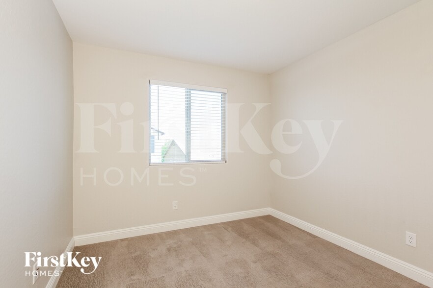 Building Photo - 1023 S 151st Ln