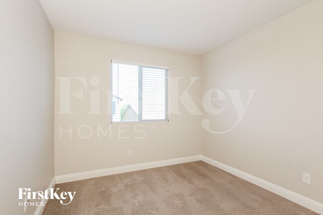 Building Photo - 1023 S 151st Ln