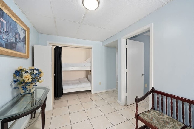 Building Photo - 8815 Thomas Dr