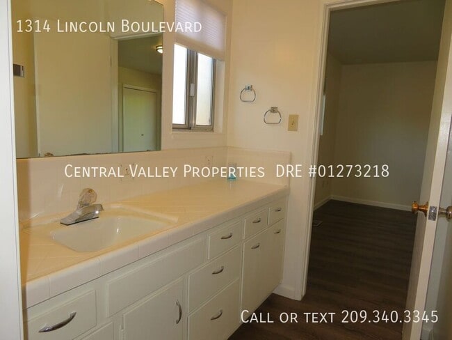 Building Photo - 1314 Lincoln Blvd