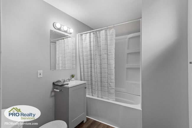 Building Photo - 5 Bedroom Home in Crystal